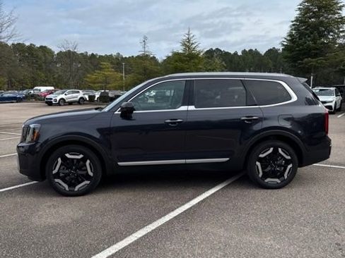 Certified 2025 Kia Telluride S image 4