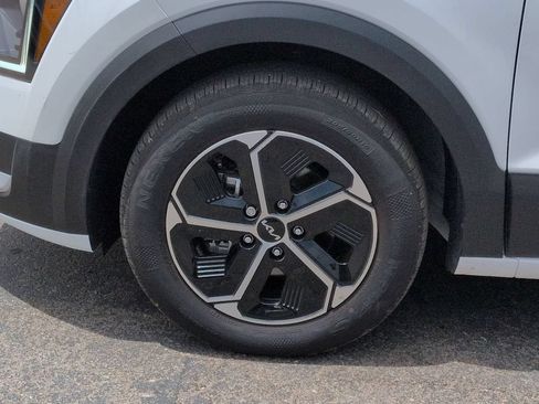 Used 2025 Kia Niro EX FWD image 34