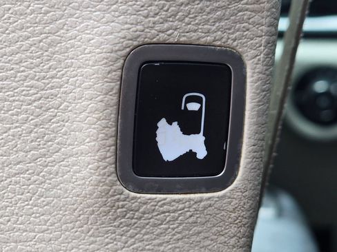 Used 2019 Chrysler Pacifica Touring-L FWD image 25