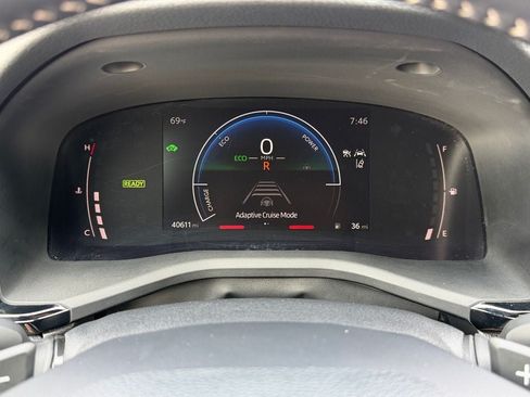 Used 2025 Toyota Camry SE FWD image 14