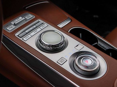 Used 2023 Genesis GV70 2.5T w/ Advanced Package image 26