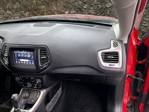 Used 2018 Jeep Compass Latitude w/ Popular Equipment Group image 15