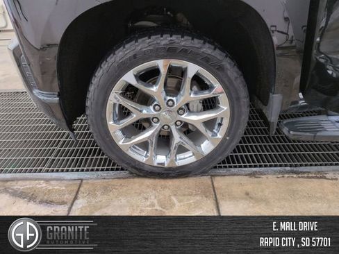 Used 2021 Chevrolet Silverado 1500 High Country w/ Technology Package AWD/4WD image 27