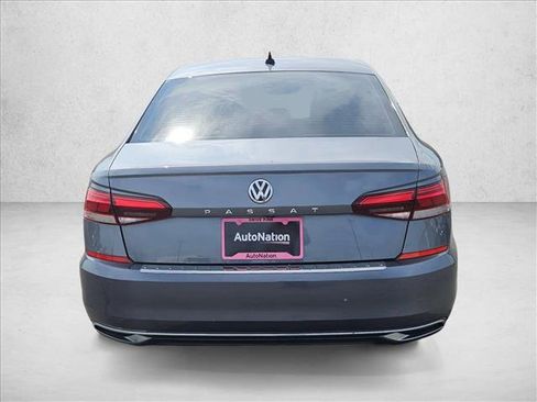 Used 2022 Volkswagen Passat 2.0T SE FWD image 5