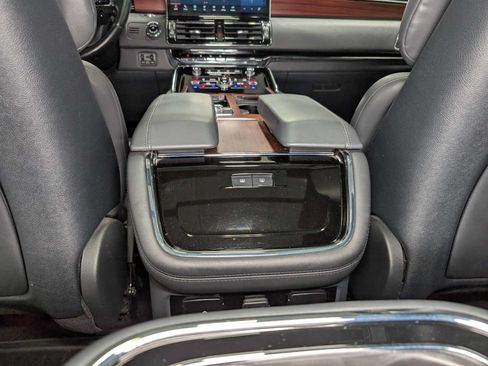 Used 2023 Lincoln Navigator Reserve AWD/4WD image 22