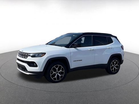 Used 2025 Jeep Compass Limited image 8