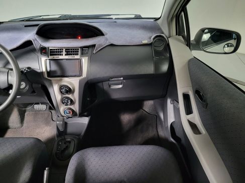 Used 2009 Toyota Yaris 4-Door Hatchback image 23