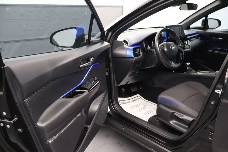 Used 2022 Toyota C-HR XLE FWD image 14