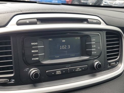 Used 2017 Kia Sorento FWD image 24