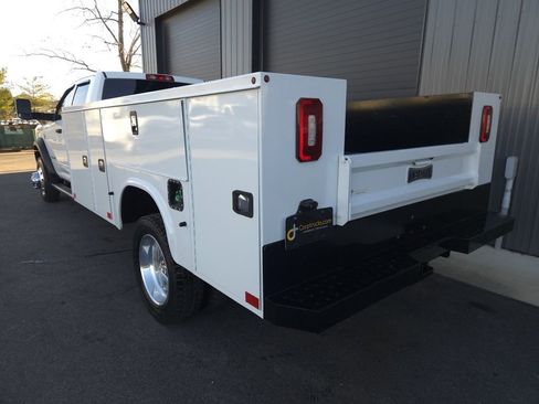 Used 2020 RAM 5500 Tradesman w/ Chrome Appearance Group image 3