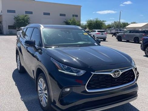 Used 2024 Toyota Highlander Platinum image 5