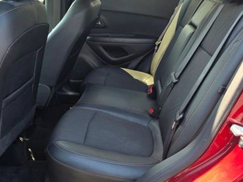 Used 2022 Chevrolet Trax LT w/ LT Convenience Package AWD/4WD image 11