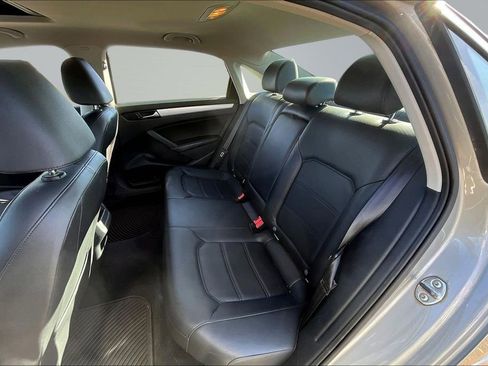 Used 2012 Volkswagen Passat 2.5 SE image 16