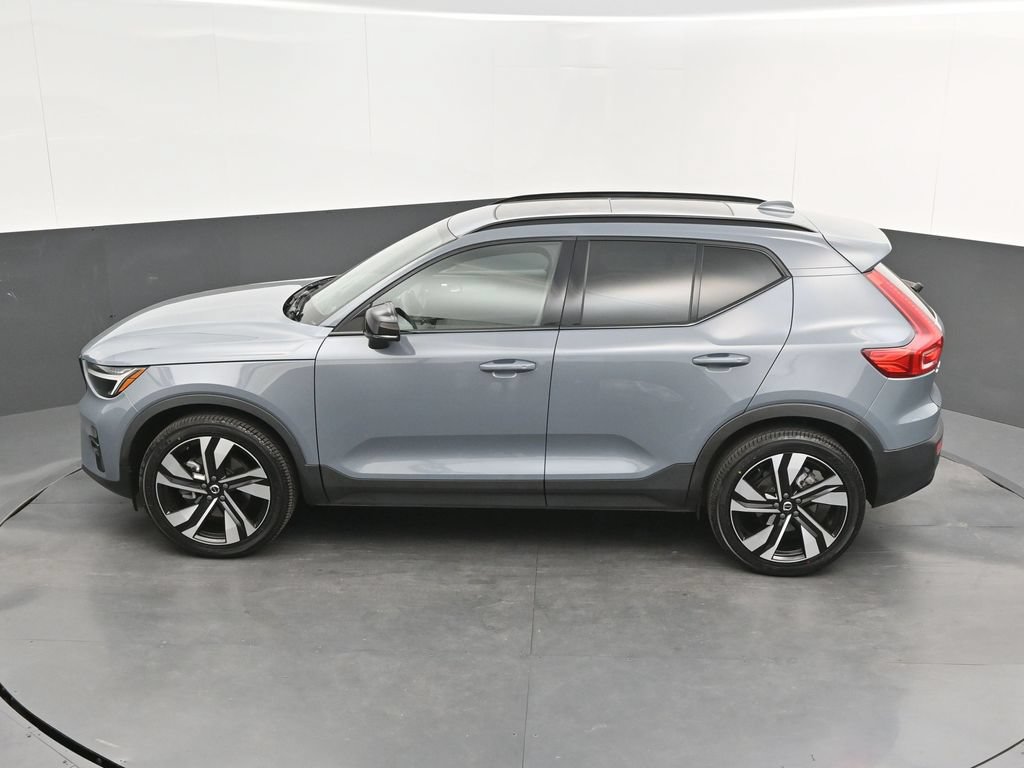 Certified 2023 Volvo XC40 B5 Plus w/ Climate Package AWD/4WD image 24