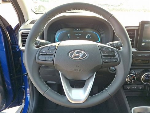 New 2025 Hyundai Venue SEL image 11