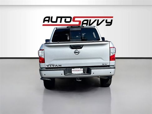 Used 2020 Nissan Titan SV w/ SV Convenience Package image 6