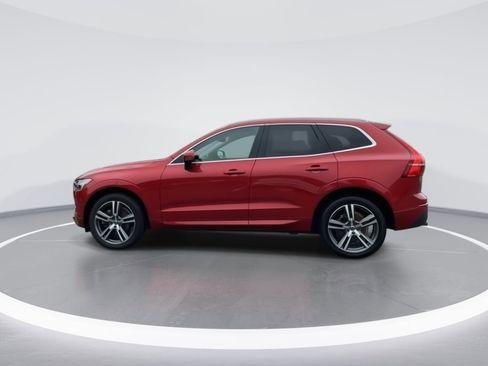 Used 2021 Volvo XC60 T6 Momentum w/ Premium Package image 4
