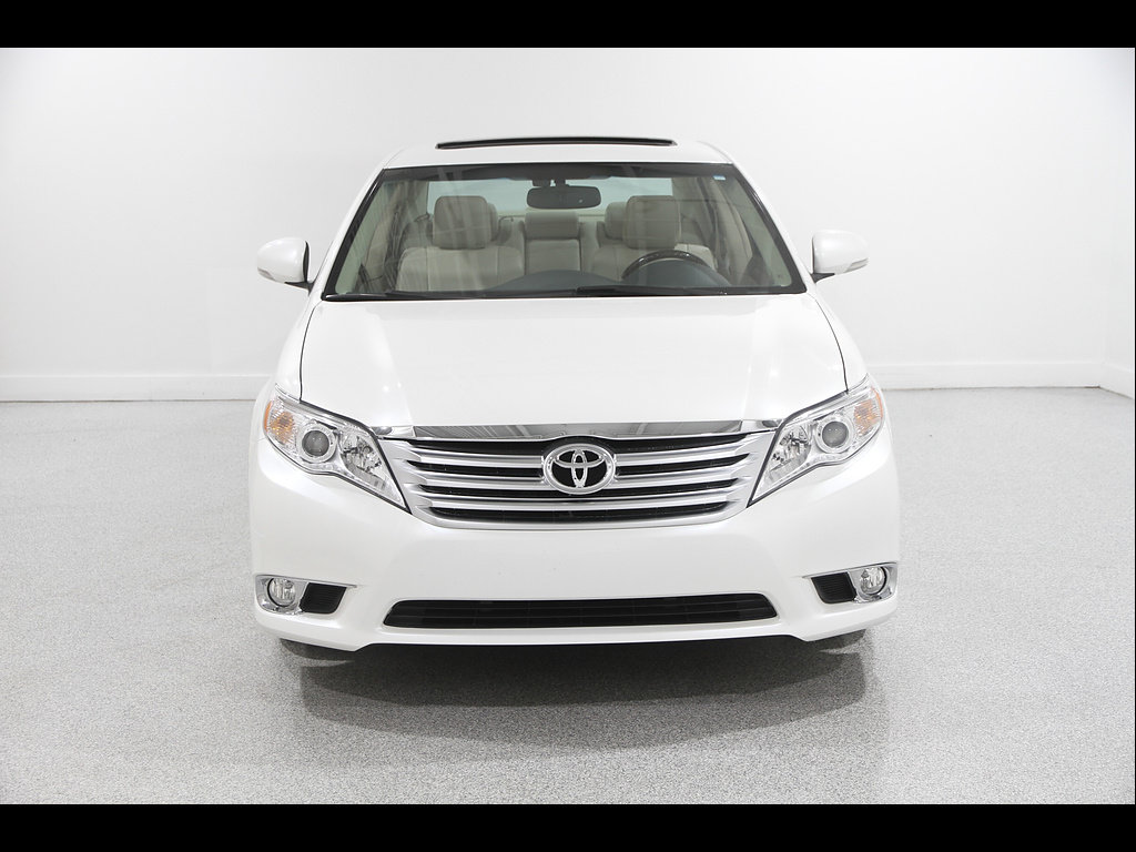 Used 2011 Toyota Avalon Limited FWD image 2