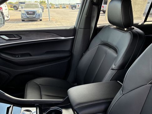 New 2025 Jeep Grand Cherokee Limited w/ Black Appearance Package image 4