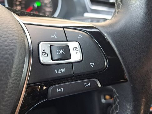 Used 2021 Volkswagen Tiguan SE FWD image 38