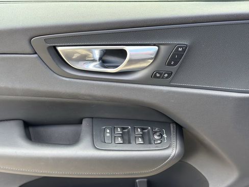 Certified 2025 Volvo XC60 B5 Plus image 15