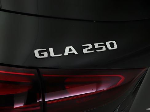 Certified 2026 Mercedes-Benz GLA 250 4MATIC image 19