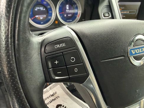 Used 2011 Volvo XC60 T6 R-Design w/ Convenience Pkg AWD/4WD image 21