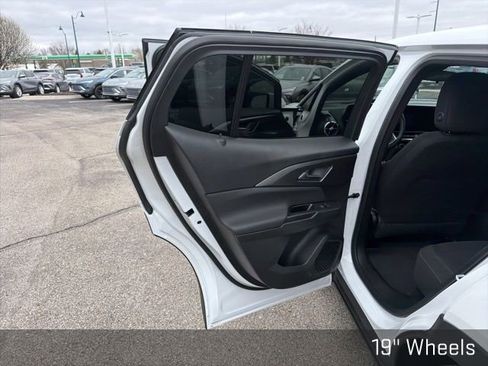 Used 2026 Chevrolet Equinox EV LT image 25