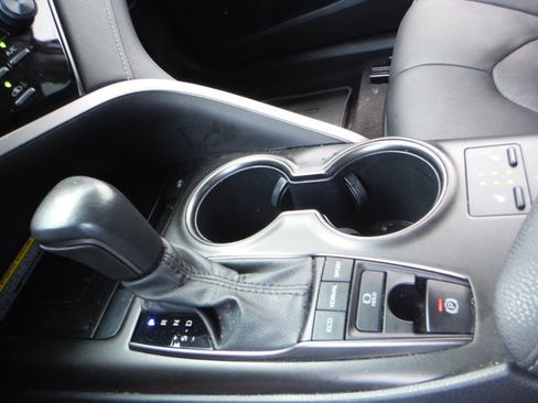 Used 2021 Toyota Camry XSE FWD image 20