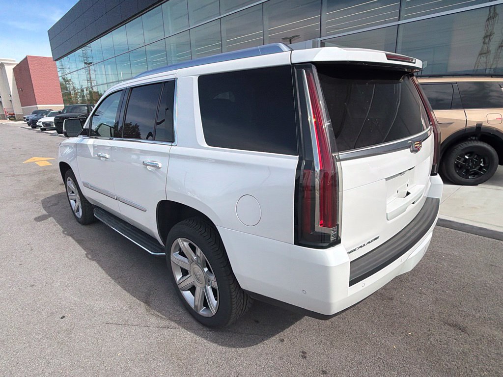 Used 2018 Cadillac Escalade Luxury AWD/4WD image 4