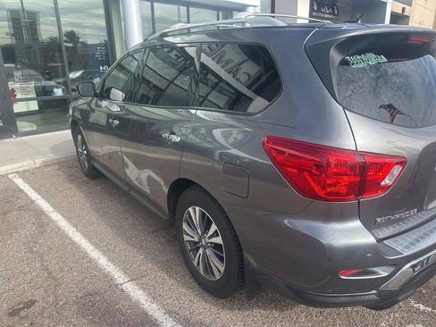 Used 2017 Nissan Pathfinder SV image 8