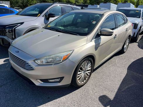 Used 2017 Ford Focus Titanium FWD image 4