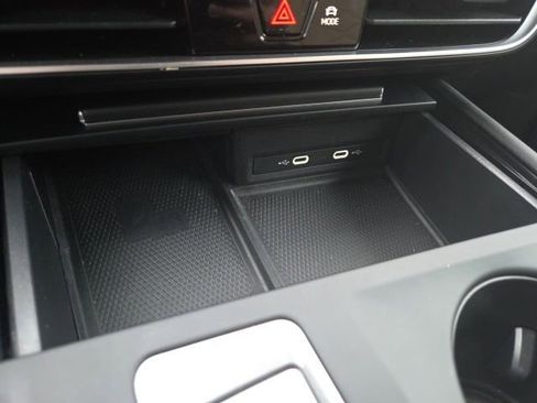 Used 2024 Volkswagen Atlas Cross Sport SE image 18