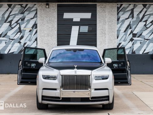 Used 2023 Rolls-Royce Phantom Sedan w/ The Phantom Package image 6