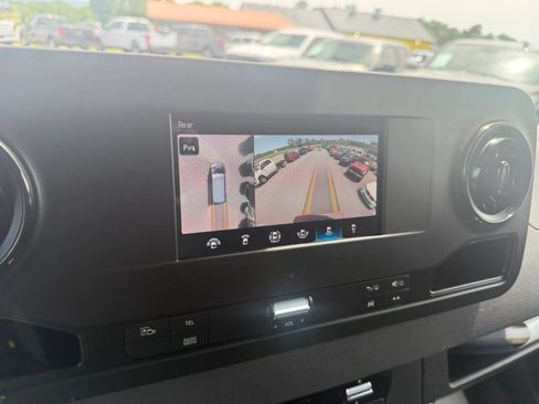 Used 2022 Mercedes-Benz Sprinter 1500 image 9