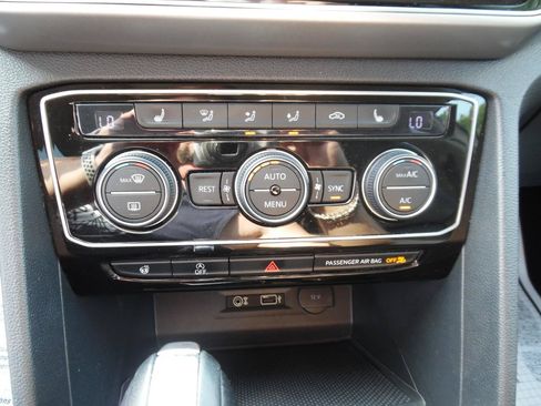 Used 2019 Volkswagen Atlas SEL FWD image 17