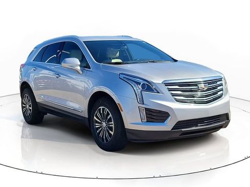 Used 2019 Cadillac XT5 FWD image 2