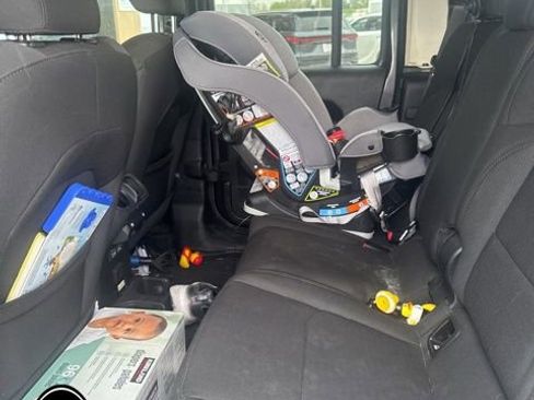 Used 2023 Jeep Gladiator Overland AWD/4WD image 9