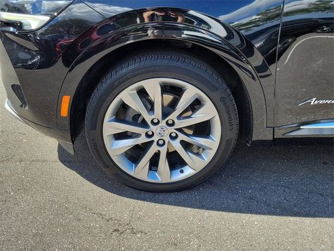 Certified 2023 Buick Envision Avenir image 6