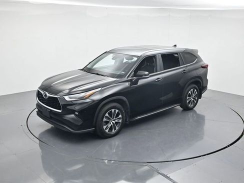 Used 2024 Toyota Highlander XLE AWD/4WD image 48