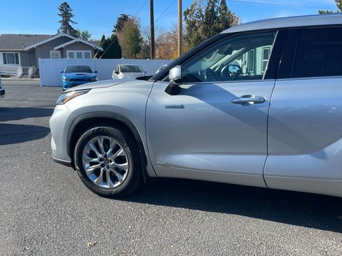 Used 2020 Toyota Highlander Limited AWD/4WD image 8