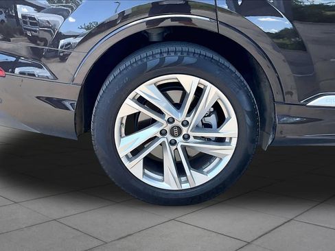 Used 2023 Audi Q7 3.0T Premium Plus w/ Premium Plus Package AWD/4WD image 11