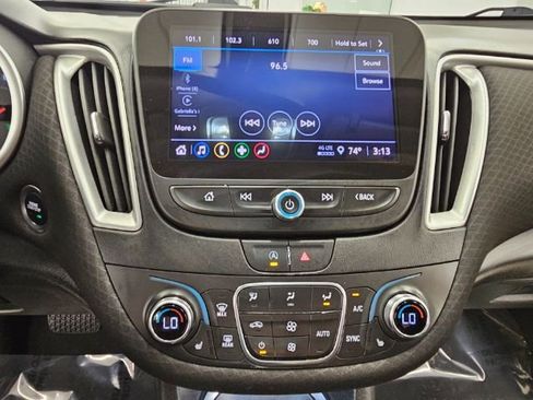 Used 2022 Chevrolet Malibu LT image 16