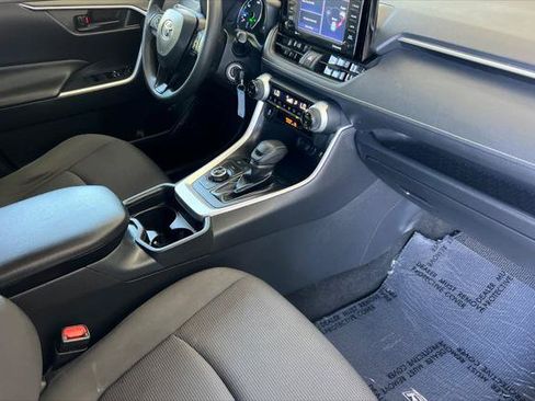Certified 2020 Toyota RAV4 LE w/ Carpet Mat Package AWD/4WD image 17