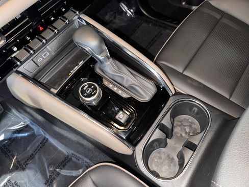 Used 2025 GMC Canyon Denali image 27