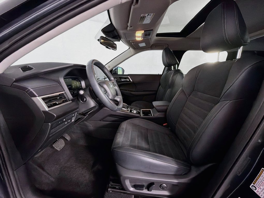 Used 2025 Mitsubishi Outlander SE AWD/4WD image 12