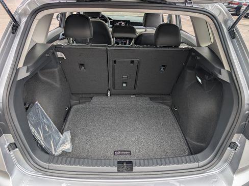 Used 2025 Volkswagen Taos SE FWD image 18