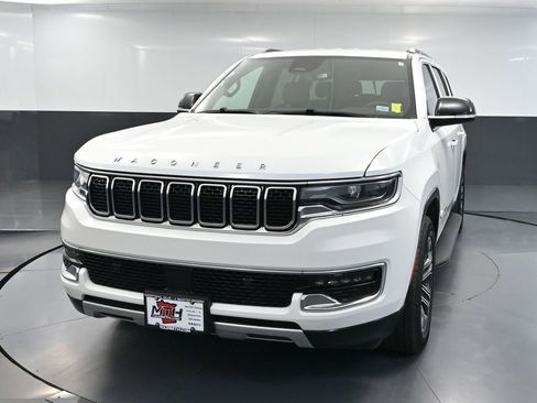 Used 2023 Jeep Wagoneer Series II AWD/4WD image 11