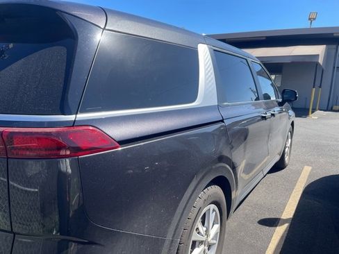 Used 2022 Kia Carnival LX image 9