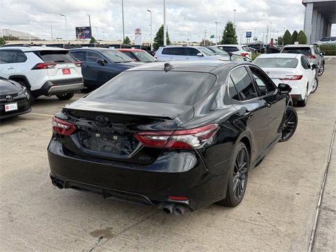 Used 2022 Toyota Camry XSE image 5